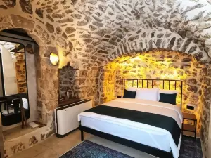 TUGMANER Small House Ajar
