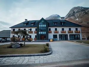 Hotel Kulla e Bajraktarit
