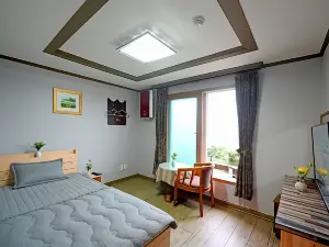 Jangseong Hwangryonggang Pension Guest House