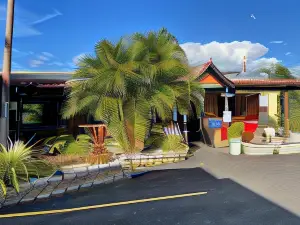 Red Flamboyan Guesthouse and Restaurant