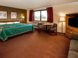Super 8 by Wyndham Hartford WI