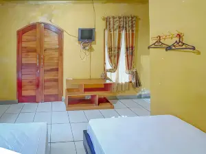 Penginapan Diar Near Pantai Santolo Mitra RedDoorz