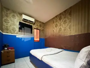 Central Guest House 2 & Bar RedPartner