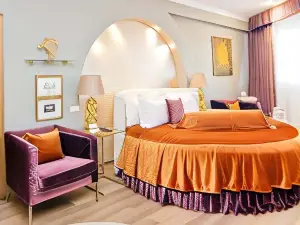 Avrora Hotel