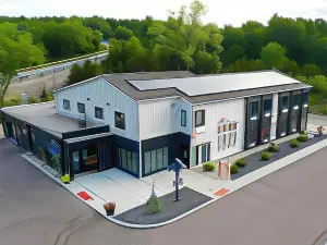 Family Staycation Suite Near Stlouis with Pool