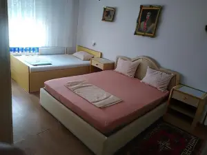 Ćane Rooms