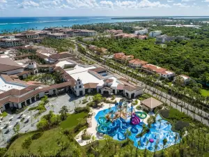 Unique Club at Lopesan Costa Bávaro Resort