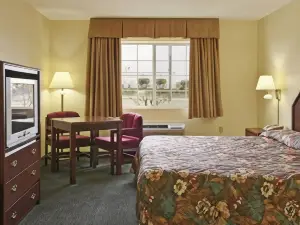 Super 8 by Wyndham Burleson Fort Worth Area