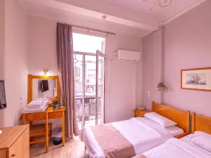 Metropolis Hotel