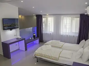 Hotel Christina Plus