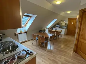 Villa Regina - Spokojna Okolica - 100 metrów od Lasu - Blisko Szpitala
