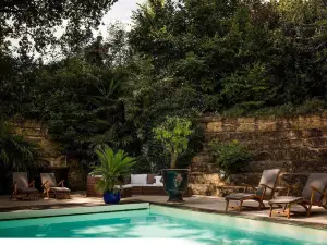 Château Latour Segur Suites & Spa