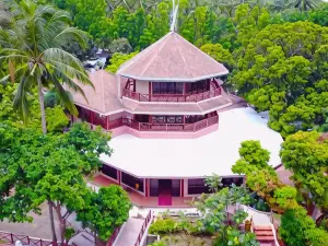 Noni's Resort