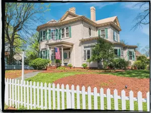 Charles Bass House Bed & Breakfast