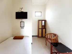 Griya Juanda Syariah Near RS Dharma Husada Probolinggo Mitra RedDoorz