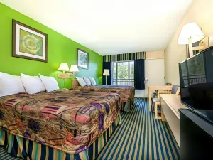 Days Inn by Wyndham Richmond Hill/Savannah