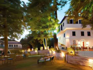 Kenta Mountain Hotel & Gastrobar