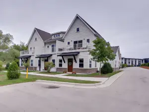 Riverfront Sheboygan Townhome w/ Grill!