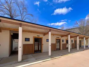 La Petite Auberge Insolite