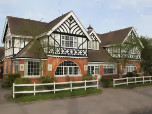 St George's Lodge, Bisley
