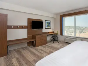 Holiday Inn Express & Suites Covington