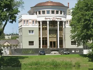 วิลลา แกลเมอร์