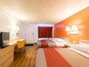 Travelodge by Wyndham Essington / Philadelphia Airport