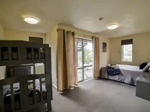 Tombstone Motel, Lodge & Backpackers
