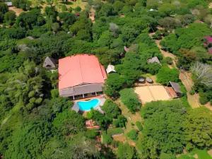 Distant Relatives Ecolodge & Backpackers