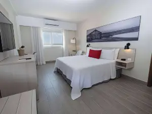 Super 8 by Wyndham Manzanillo