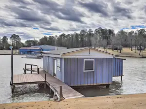 Lake Sinclair Cottage with Deck and Boat Dock!
