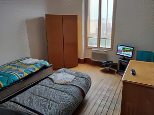 Loue Studio Propre !, Endroit très Calme, à 5 Minutes Gare Mantes la Jolie,