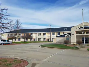 Syracuse Inn and Suites