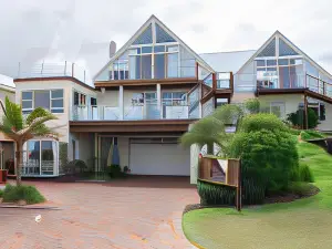 Whales Way Ocean Retreat