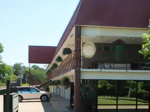 Passion Play Road Inn - Formerly Statue Road Inn