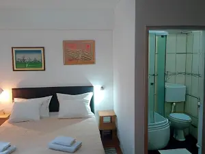 Zeravica Rooms B&B