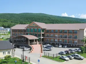 Zemlyanichniye Holmy Hotel
