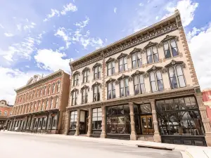 Historic Plaza Hotel