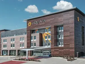 La Quinta Inn & Suites by Wyndham Dallas Grand Prairie North