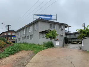 Crest Motor Inn