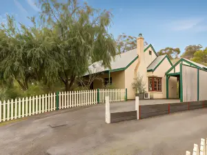 Country Pleasures Bed and Breakfast