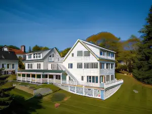 East Wind Inn & Suites