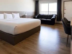La Huerta Inn & Suites