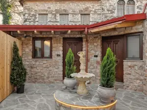 12 Pyles Living History