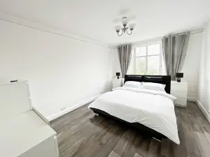 Bright and Spacious 2-Bed Apartment in Sutton