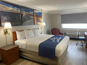 Days Inn & Suites by Wyndham Arlington Heights