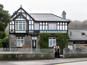 Tudor Lodge