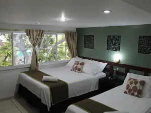 Hotel Tazumal House