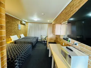 Town & Country Motor Inn