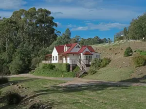 Crabtree Riverfront Cottages Beautiful Peaceful Location Relax & Enjoy